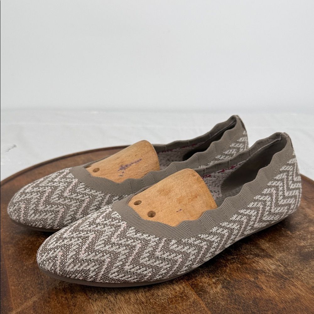 Skechers Shoes Wm 10 Knit Ballet Slip-On Flats Taupe Chevron Scallop 158348